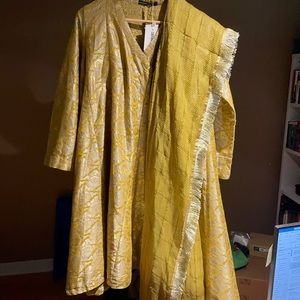 New Pakistani designer 2 piece shalwar Kameez angarkha perfect mayun party suit